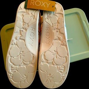 Never wore women Roxy casual sneaker